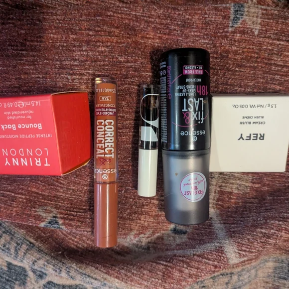 Trinny London Skincare Set - Picture 7 of 7